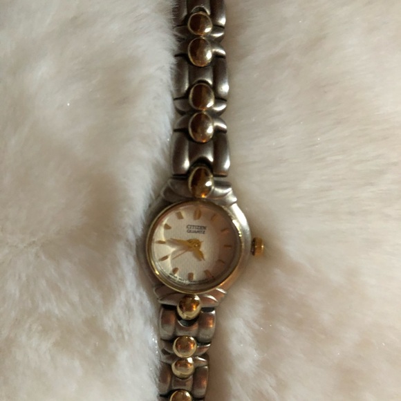 OFFERS WELCOMED!!! Women’s watch - Picture 2 of 3